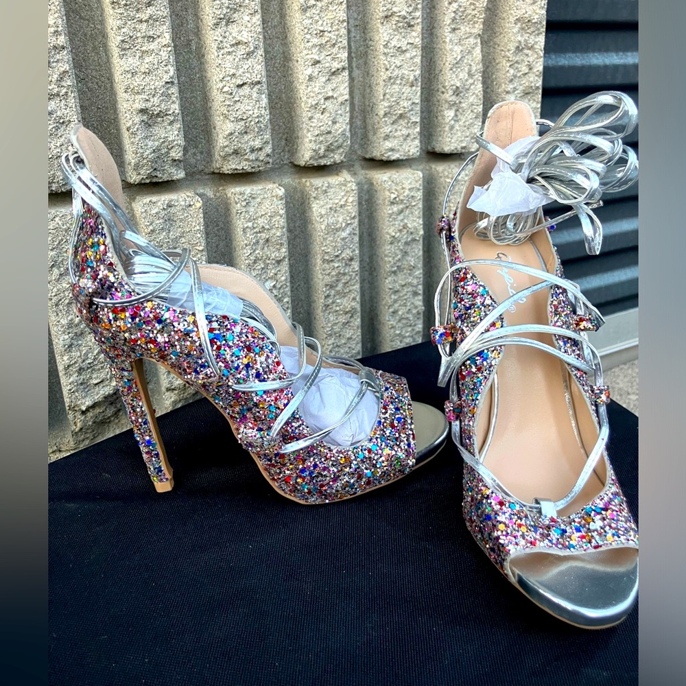 NWOT Sparkly Qupid Branded Heels Tie up Style in Size 6.5